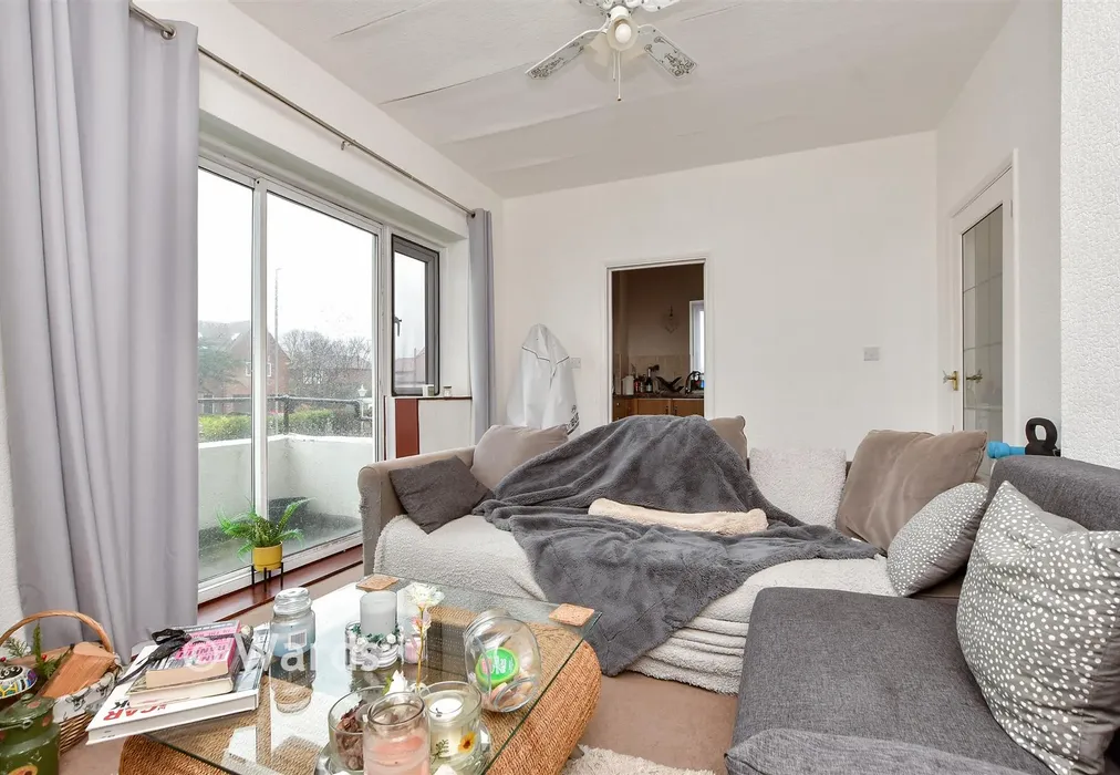 Lounge - Northumberland Avenue, Cliftonville, Margate, Kent - Wards of Kent