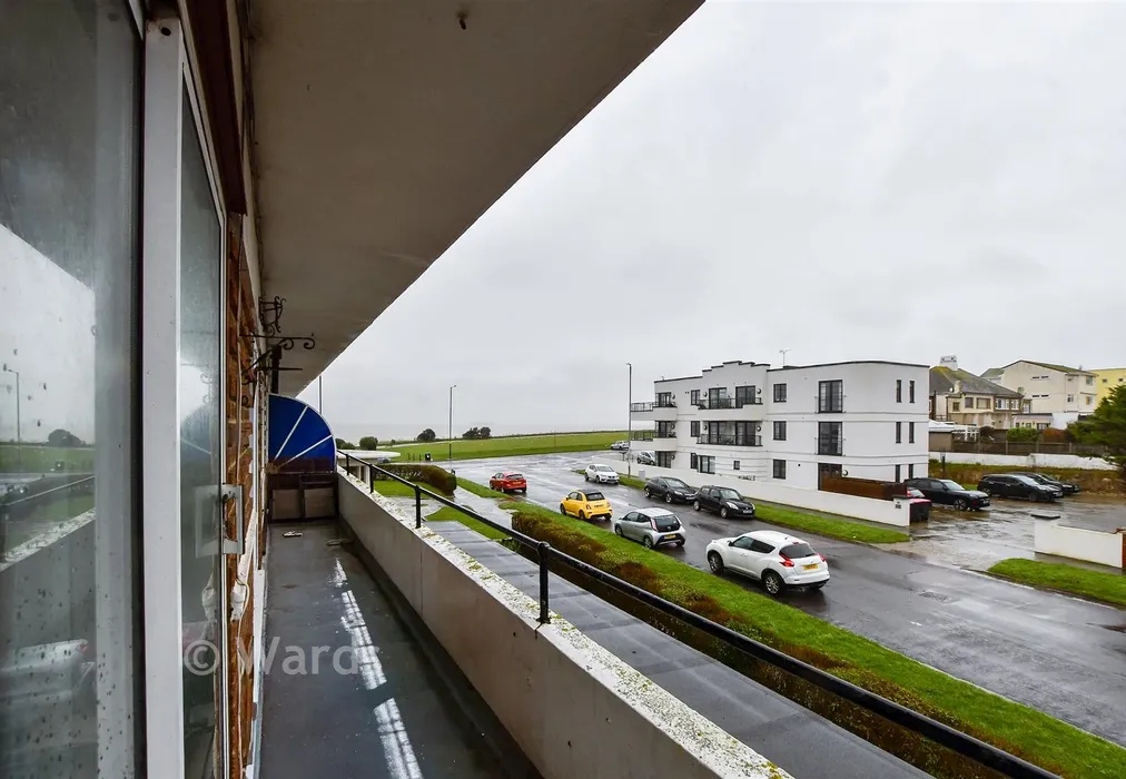 Balcony - Northumberland Avenue, Cliftonville, Margate, Kent - Wards of Kent
