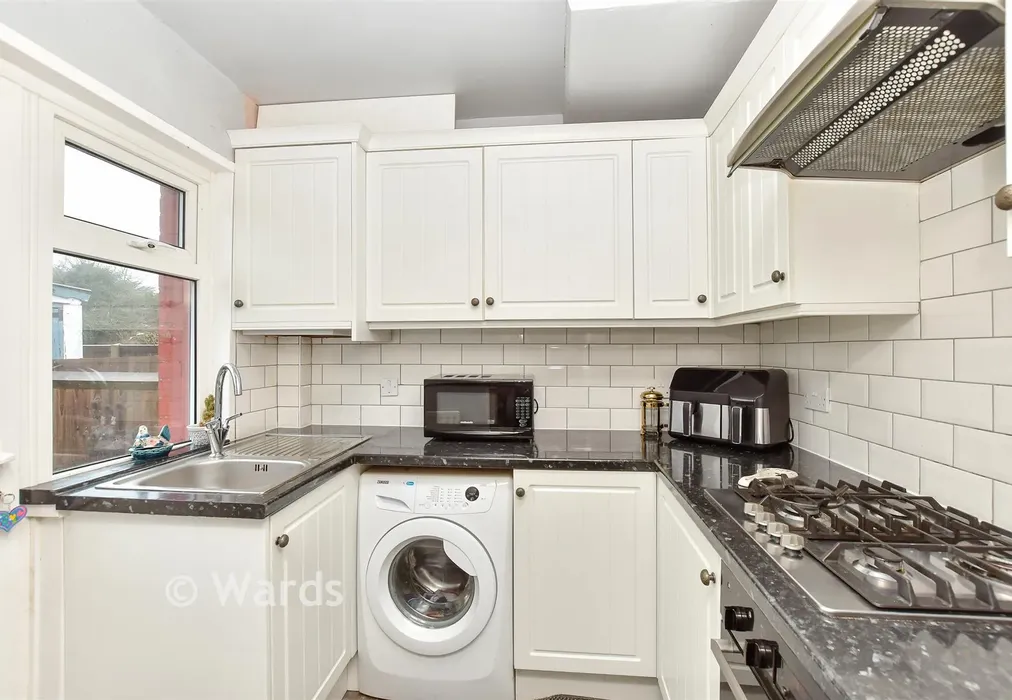 Kitchen - Oliver Crescent, Farningham, Dartford, Kent - Wards of Kent