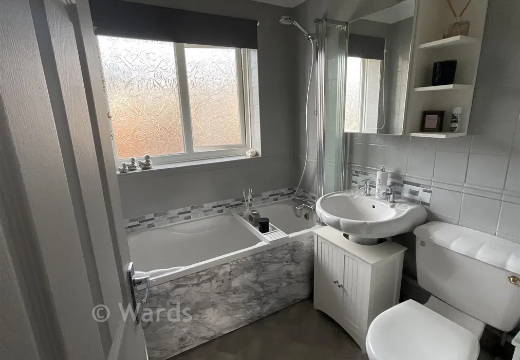 Bathroom - Foxglove Green, Willesborough, Ashford, Kent - Wards of Kent