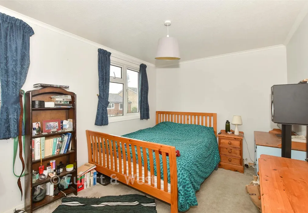 Bedroom 1 - Grove Road, Lingfield, Surrey - Wards of Kent