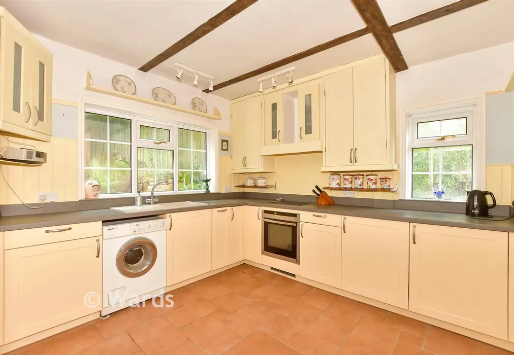 Kitchen - Mill Lane, Hythe, Kent - Wards of Kent