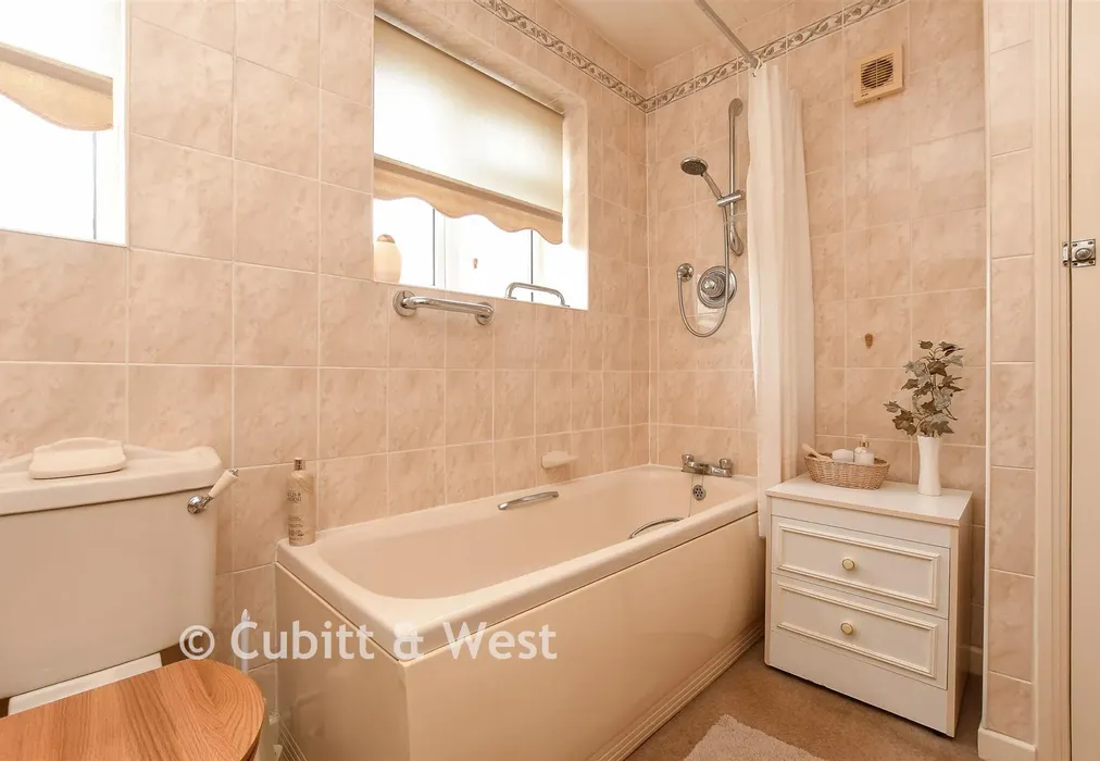 Bathroom - Orchard Way, Reigate, Surrey - Wards of Kent