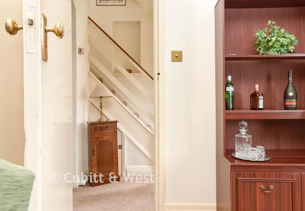 Internal Lifestyle Photograph - Orchard Way, Reigate, Surrey - Wards of Kent