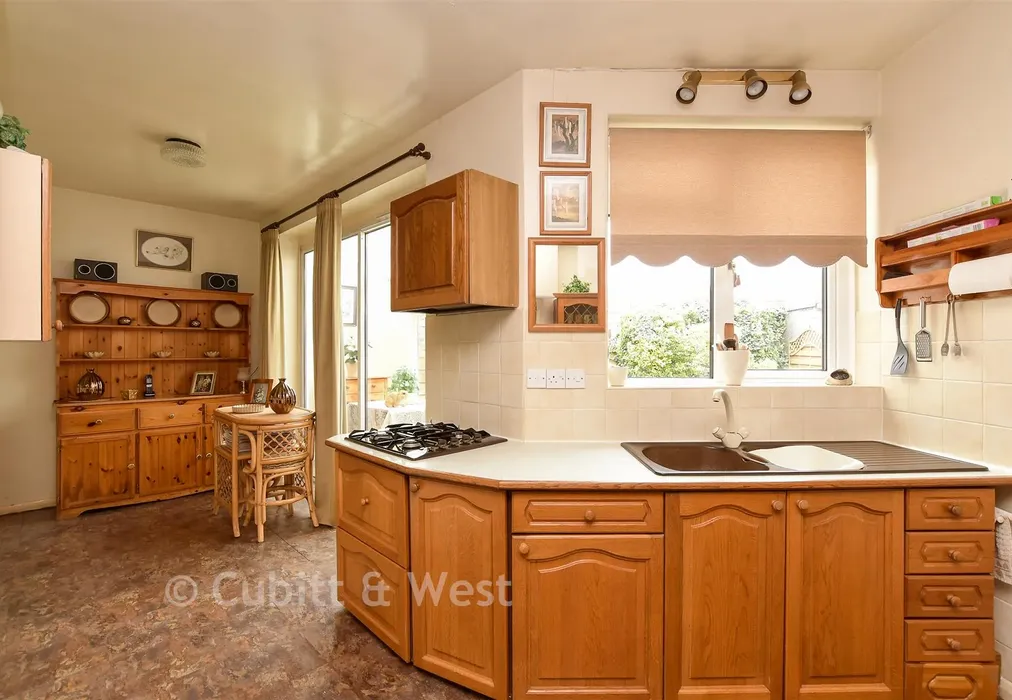 Kitchen/Breakfast Area - Orchard Way, Reigate, Surrey - Wards of Kent