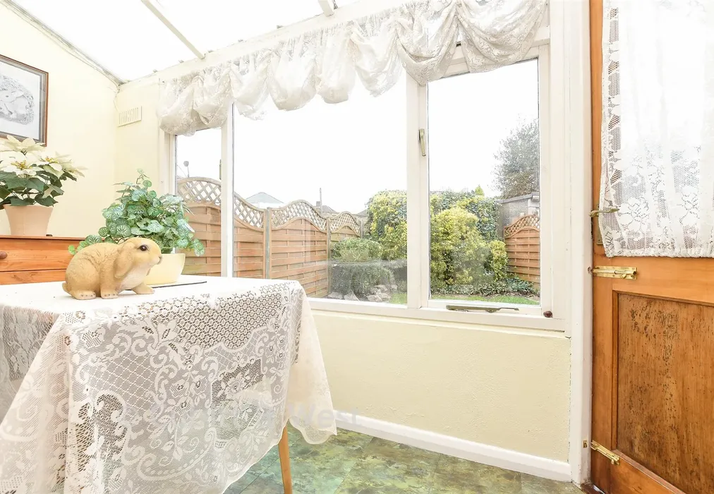 Lean-To - Orchard Way, Reigate, Surrey - Wards of Kent