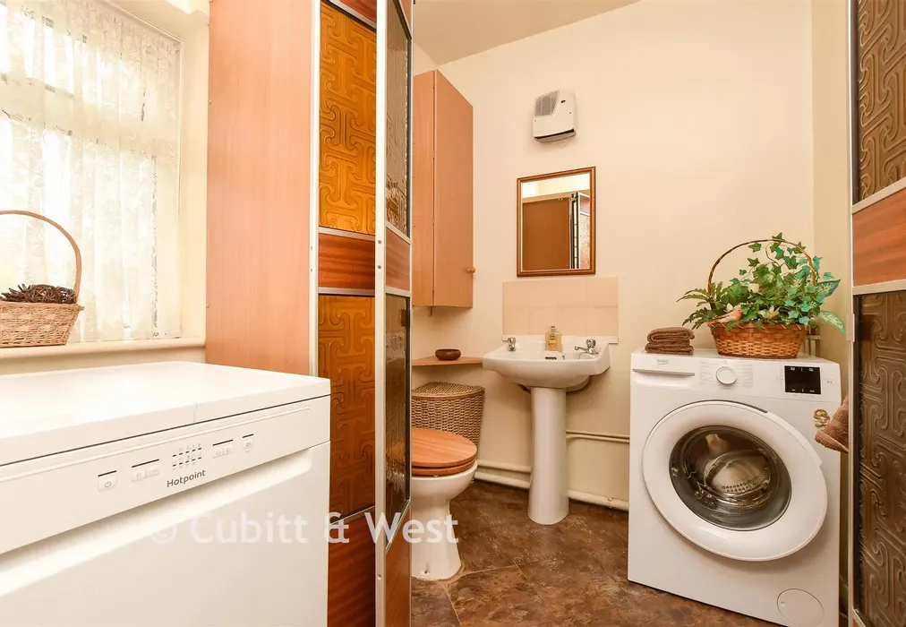 Utility Room - Orchard Way, Reigate, Surrey - Wards of Kent