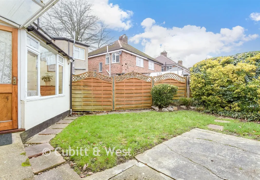 Rear Garden - Orchard Way, Reigate, Surrey - Wards of Kent
