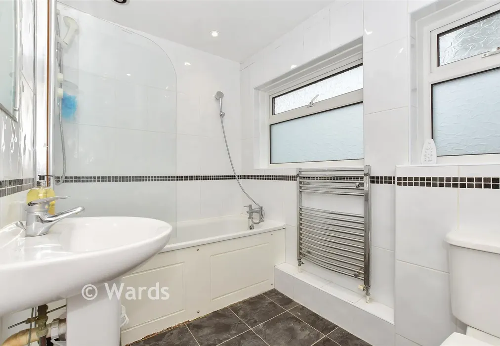 Bathroom - Swalecliffe Court Drive, Whitstable, Kent - Wards of Kent