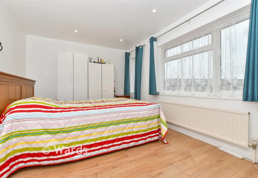 Bedroom 2 - Swalecliffe Court Drive, Whitstable, Kent - Wards of Kent