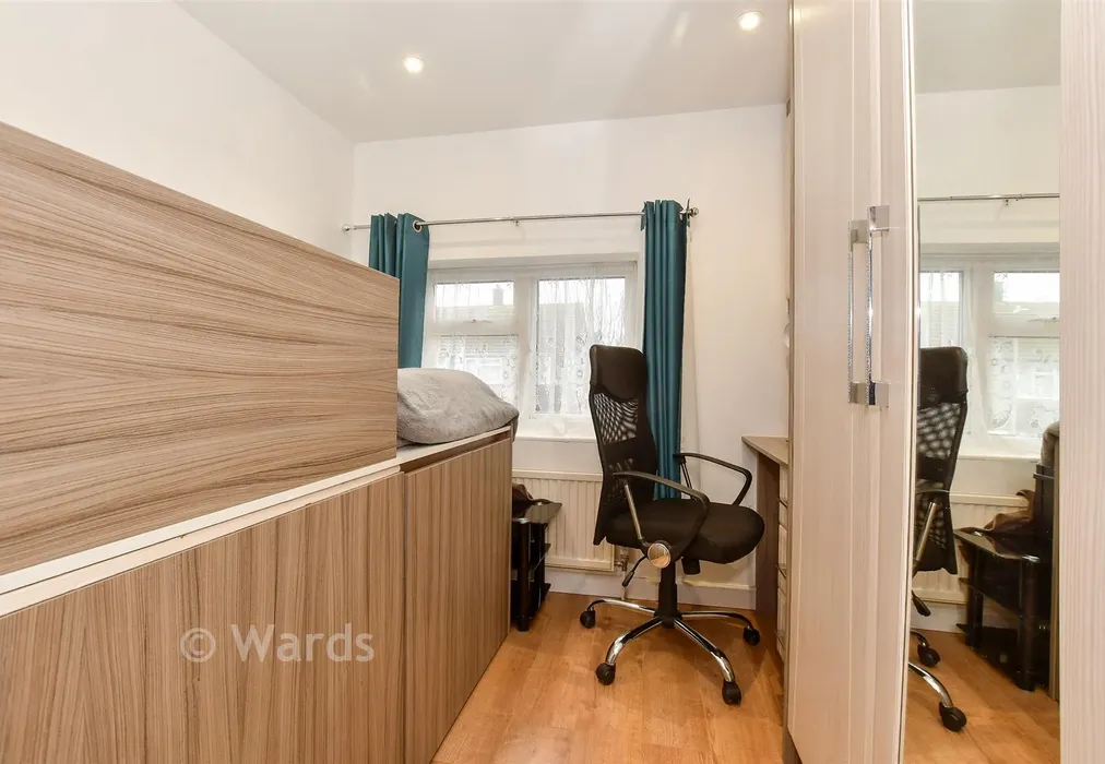 Bedroom 3 - Swalecliffe Court Drive, Whitstable, Kent - Wards of Kent