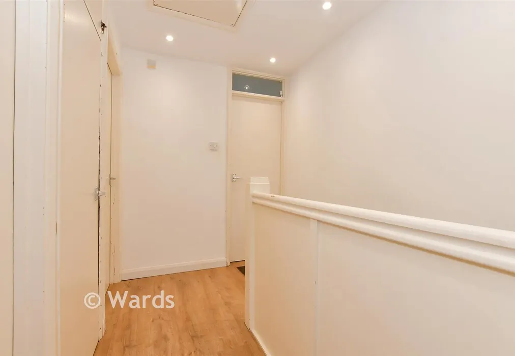 Landing - Swalecliffe Court Drive, Whitstable, Kent - Wards of Kent