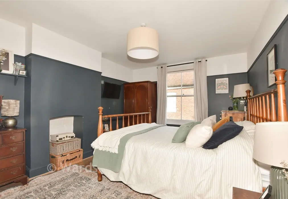 Bedroom 1 - The Street, Ash, Canterbury, Kent - Wards of Kent