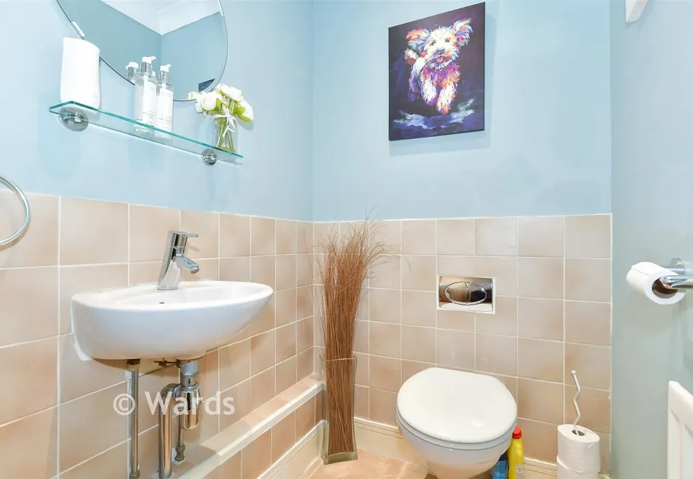 Cloakroom - The Lakes, Larkfield, Aylesford, Kent - Wards of Kent