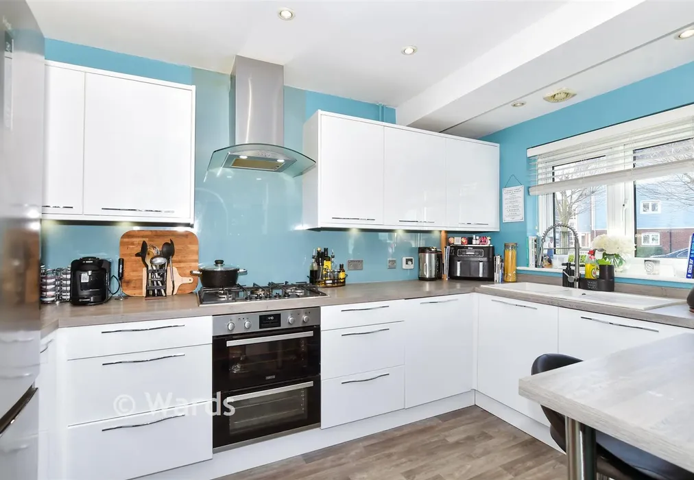 Kitchen - The Lakes, Larkfield, Aylesford, Kent - Wards of Kent