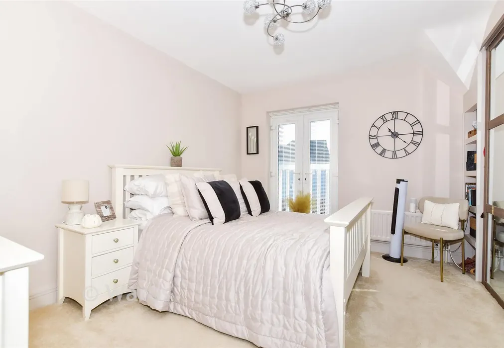 Bedroom 1 - The Lakes, Larkfield, Aylesford, Kent - Wards of Kent