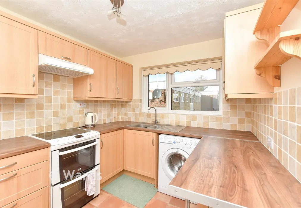 Kitchen - Glebe Lane, Sittingbourne, Kent - Wards of Kent