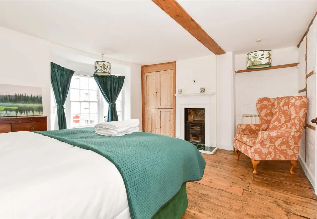 Bedroom 2 - Pyle Street, Newport, Isle of Wight - Wards of Kent