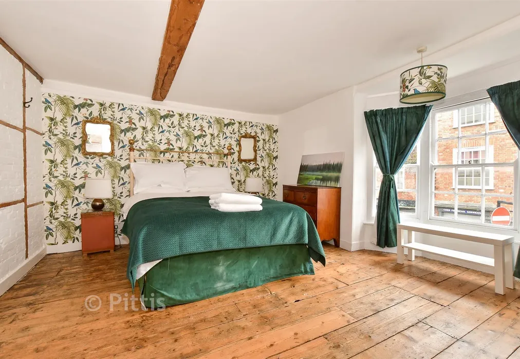 Bedroom 2 - Pyle Street, Newport, Isle of Wight - Wards of Kent