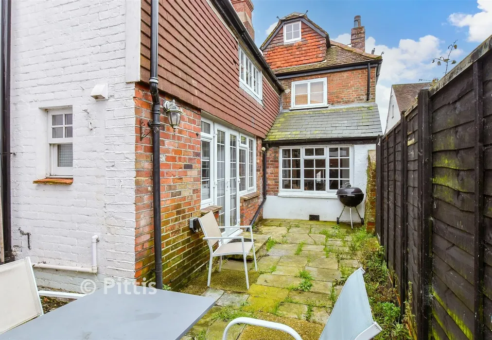 Rear Garden - Pyle Street, Newport, Isle of Wight - Wards of Kent