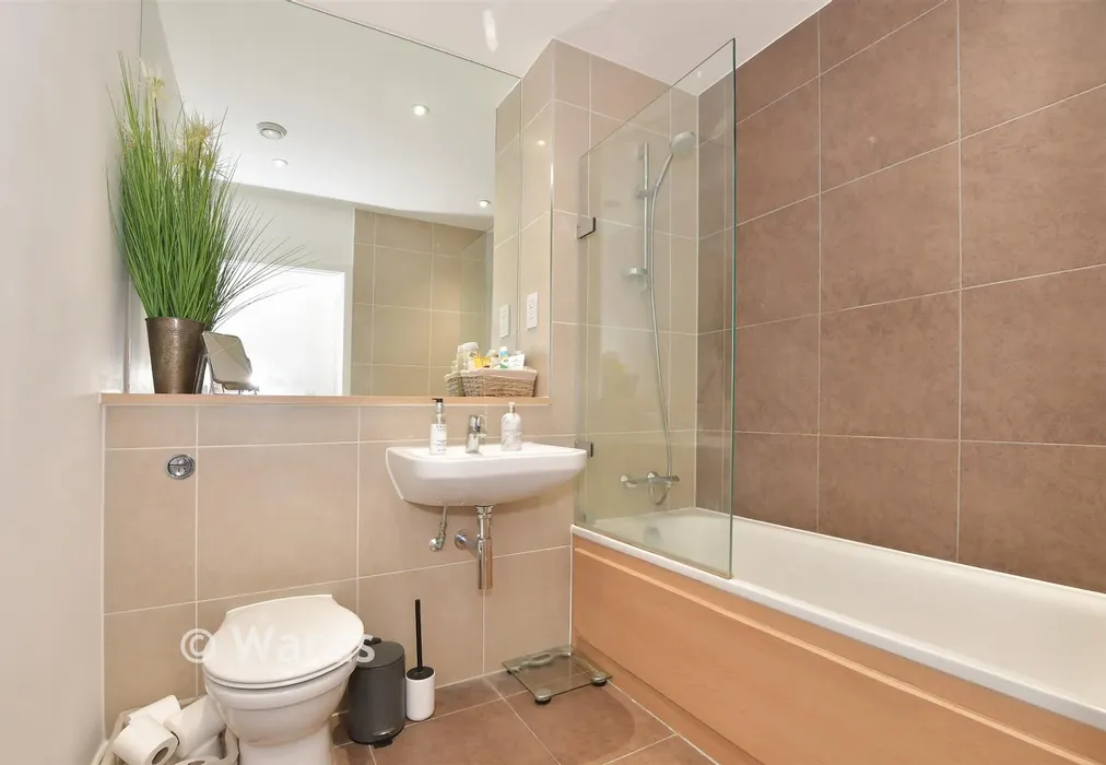 Bathroom - Westwood Drive, Canterbury, Kent - Wards of Kent