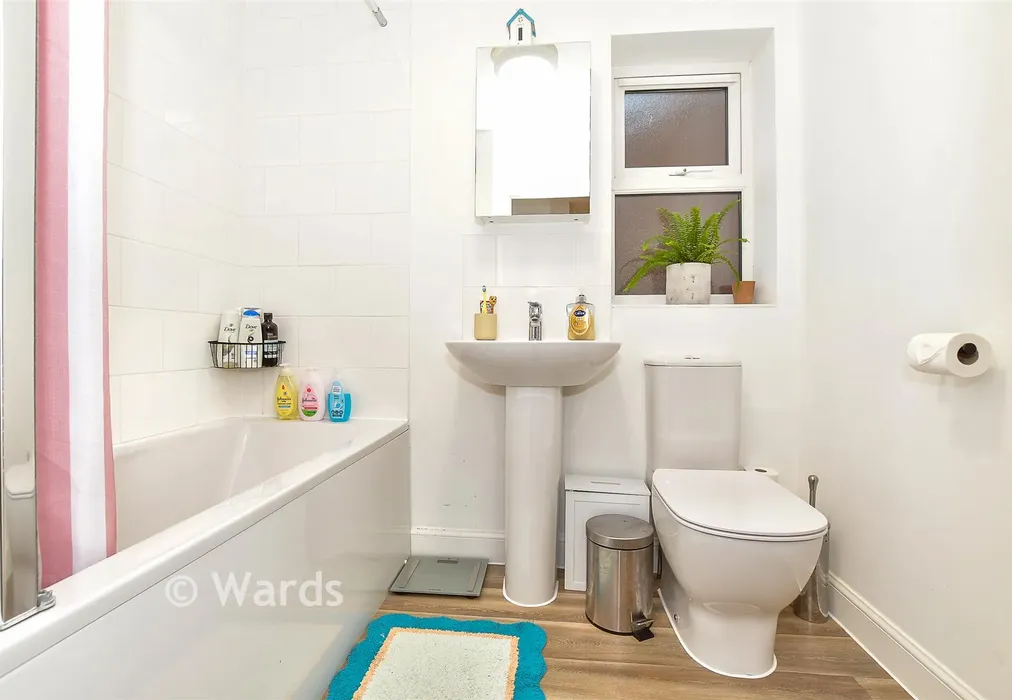 Bathroom - Gurr Close, Staplehurst, Tonbridge, Kent - Wards of Kent