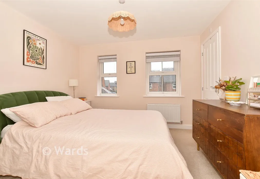 Bedroom 1 - Gurr Close, Staplehurst, Tonbridge, Kent - Wards of Kent