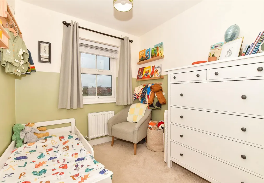 Bedroom 2 - Gurr Close, Staplehurst, Tonbridge, Kent - Wards of Kent