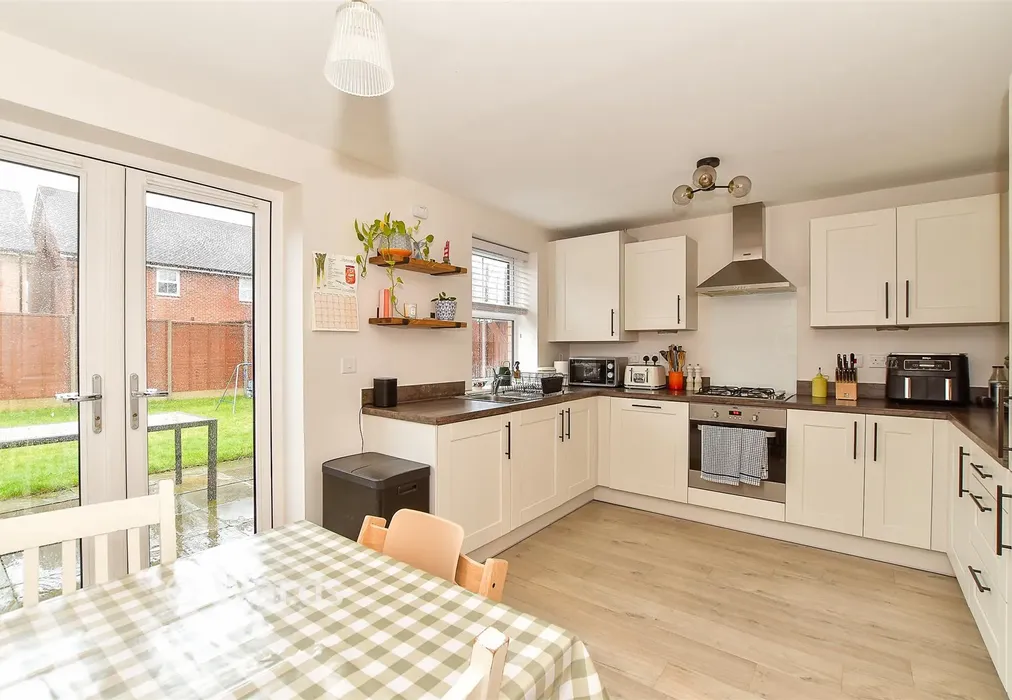 Kitchen/Diner - Gurr Close, Staplehurst, Tonbridge, Kent - Wards of Kent