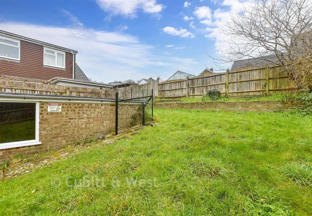 Rear Garden - Sycamore Close, Woodingdean, Brighton, East Sussex - Wards of Kent