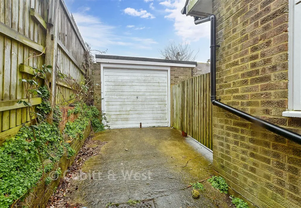 Garage - Sycamore Close, Woodingdean, Brighton, East Sussex - Wards of Kent
