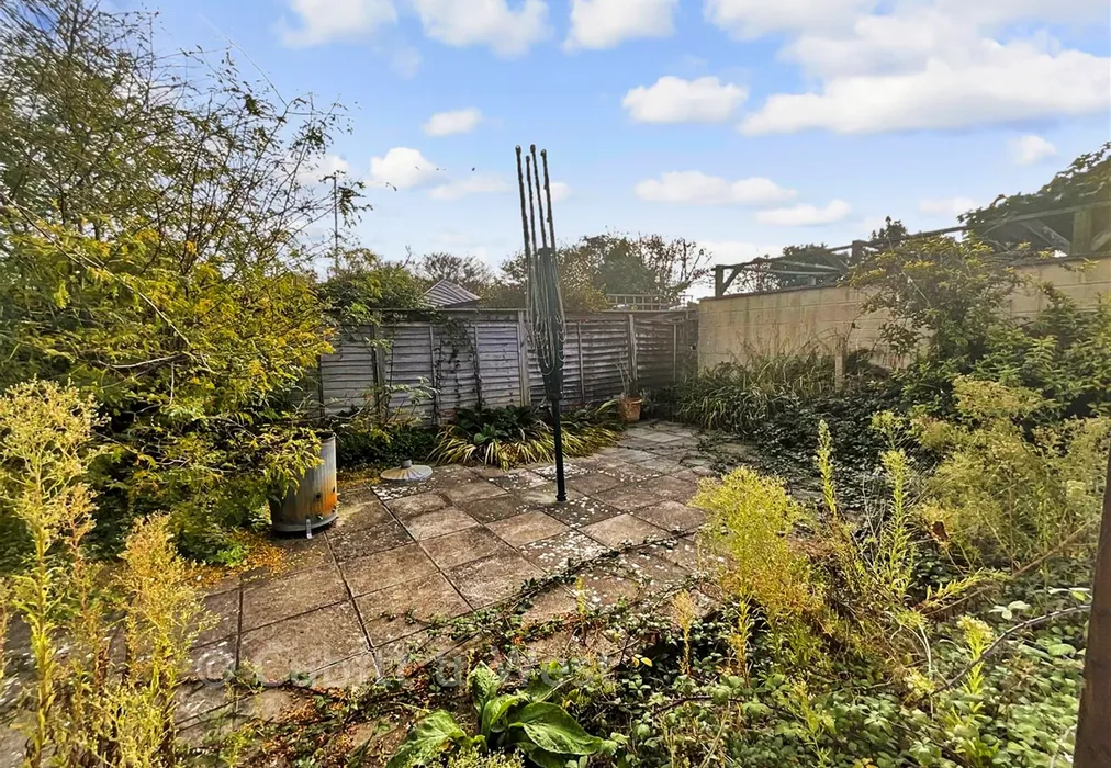 Garden - Kingsmead Gardens, Bognor Regis, West Sussex - Wards of Kent