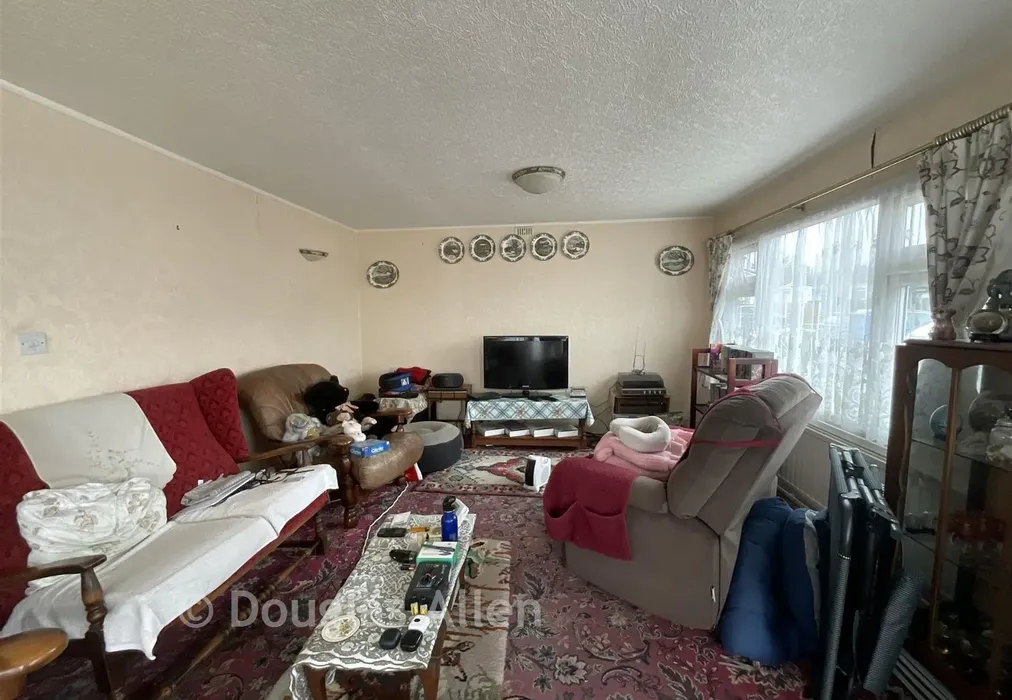 Lounge - Lower Dunton Road, Brentwood, Essex - Wards of Kent