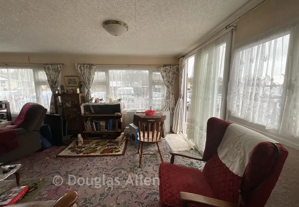 Lounge - Lower Dunton Road, Brentwood, Essex - Wards of Kent