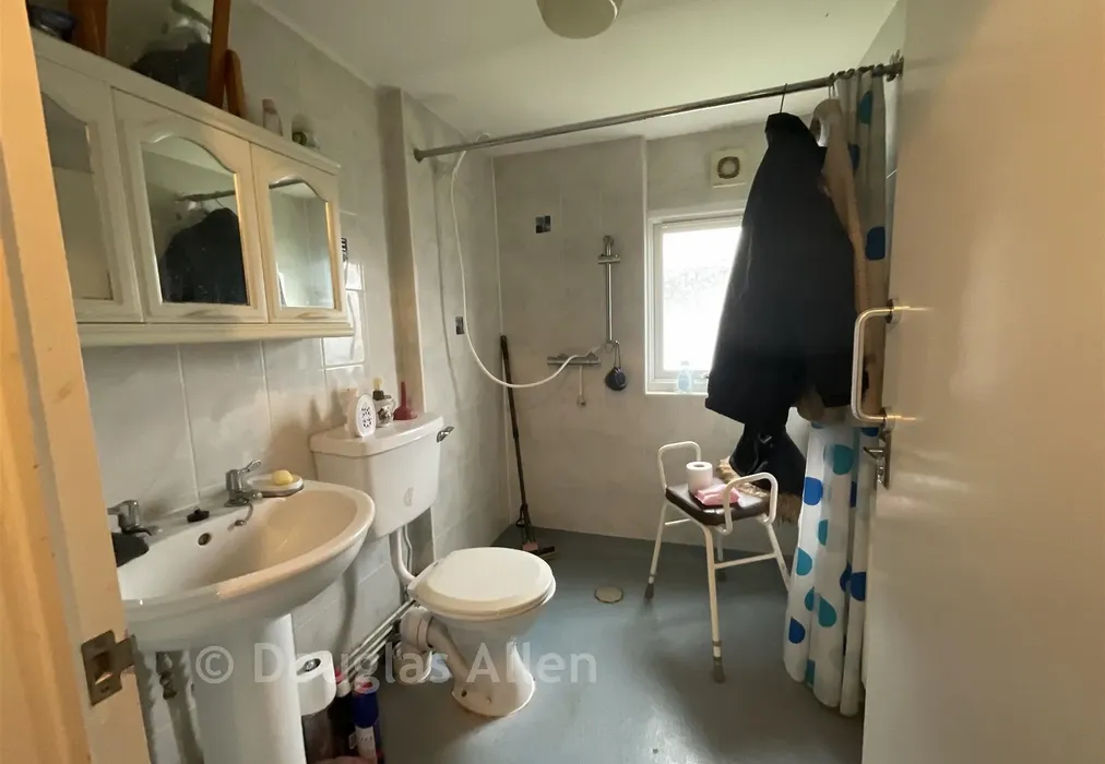 Shower Room - Lower Dunton Road, Brentwood, Essex - Wards of Kent