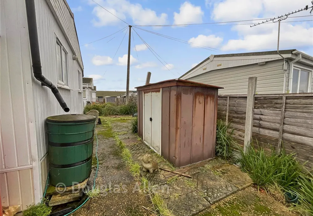 Garden Area - Lower Dunton Road, Brentwood, Essex - Wards of Kent
