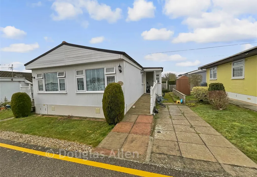 Front - Lower Dunton Road, Brentwood, Essex - Wards of Kent