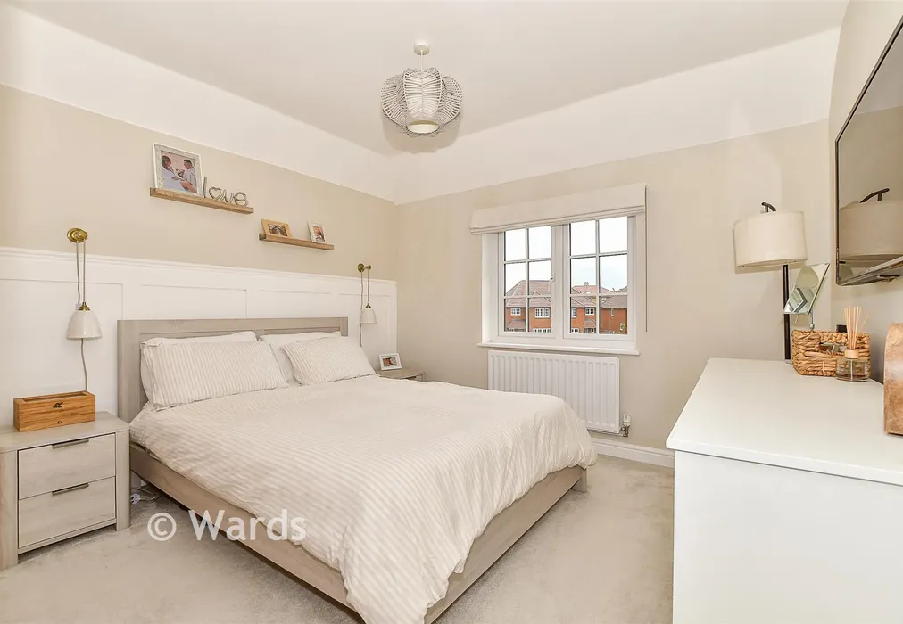 Bedroom 1 - Great Threads, Staplehurst, Kent - Wards of Kent