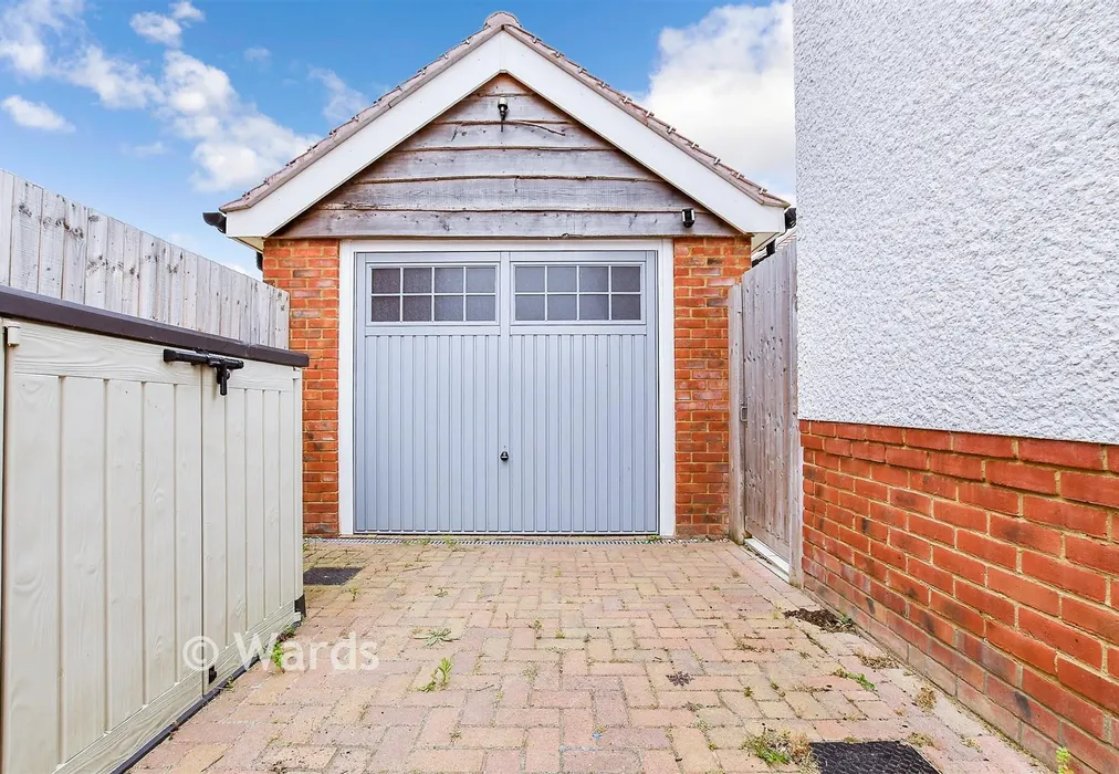 Garage - Great Threads, Staplehurst, Kent - Wards of Kent