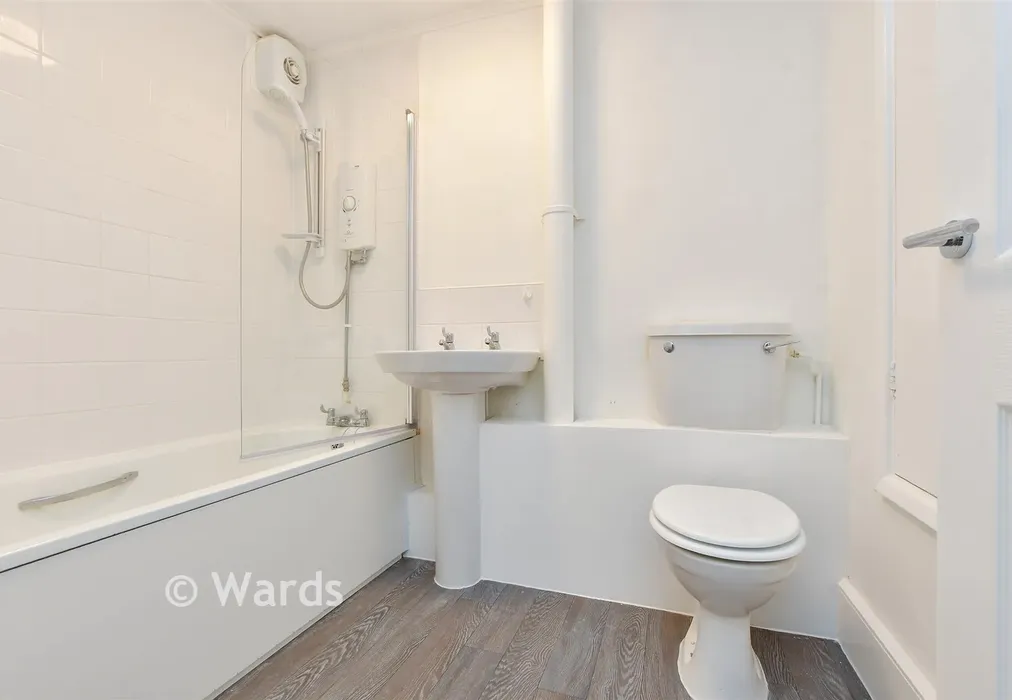 Bathroom - Kingston Close, Ramsgate, Kent - Wards of Kent