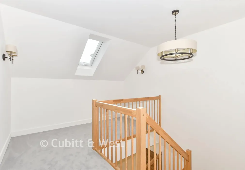 Landing - Loxford Road, Caterham, Surrey - Wards of Kent