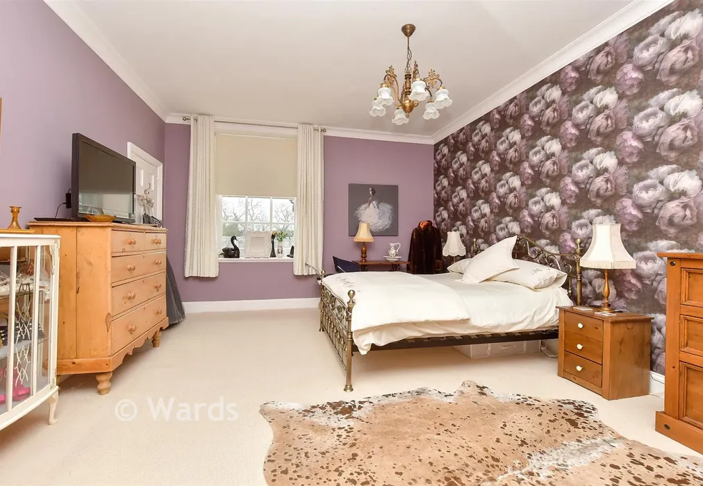 Bedroom 1 - Lees Court Road, Sheldwich, Faversham, Kent - Wards of Kent