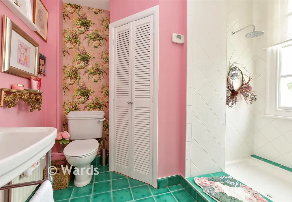 En-Suite Shower Room - Lees Court Road, Sheldwich, Faversham, Kent - Wards of Kent