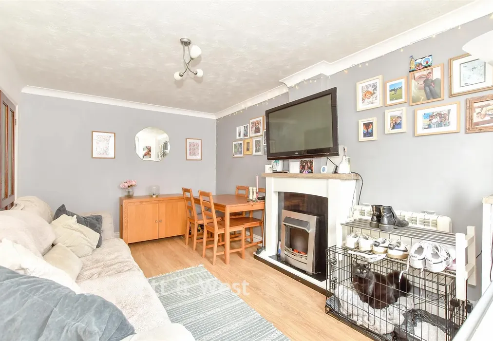 Lounge - Tangier Road, Portsmouth, Hampshire - Wards of Kent