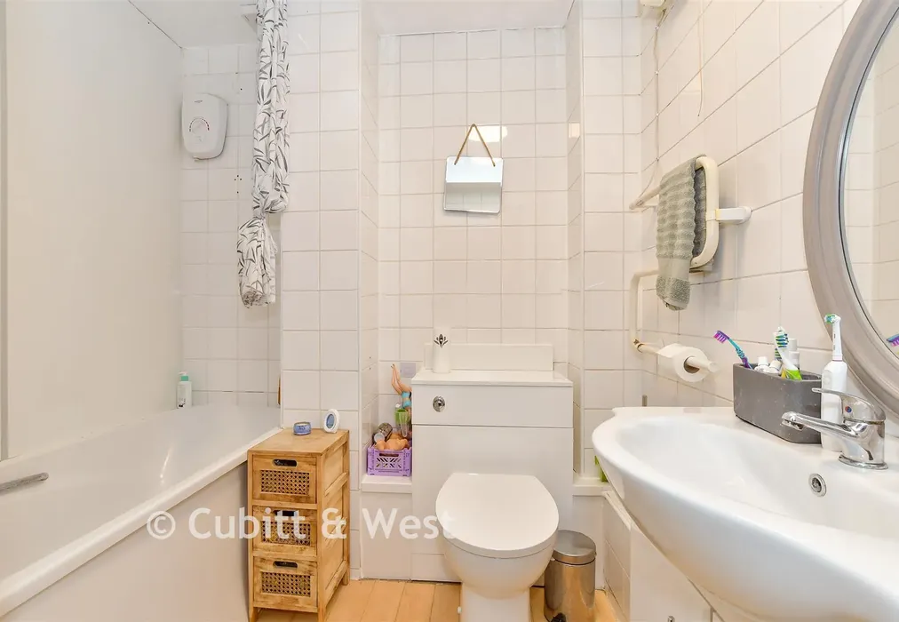 Bathroom - Tangier Road, Portsmouth, Hampshire - Wards of Kent