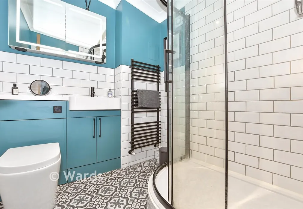 En-Suite Shower Room - Sandling Lane, Penenden Heath, Maidstone, Kent - Wards of Kent