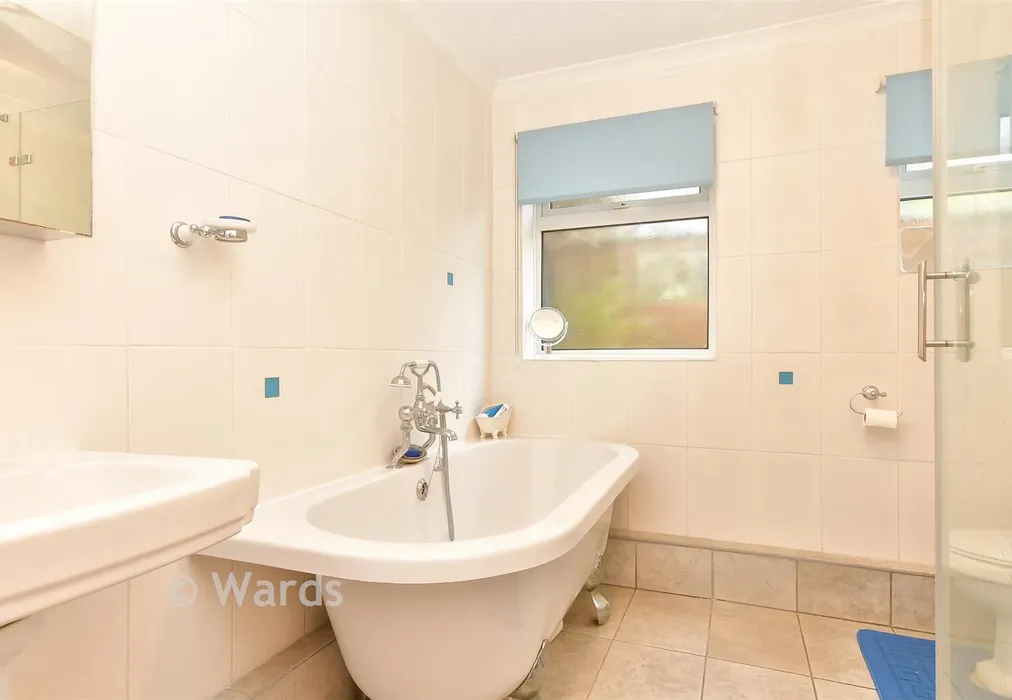 Bathroom - Jersey Road, Strood, Rochester, Kent - Wards of Kent