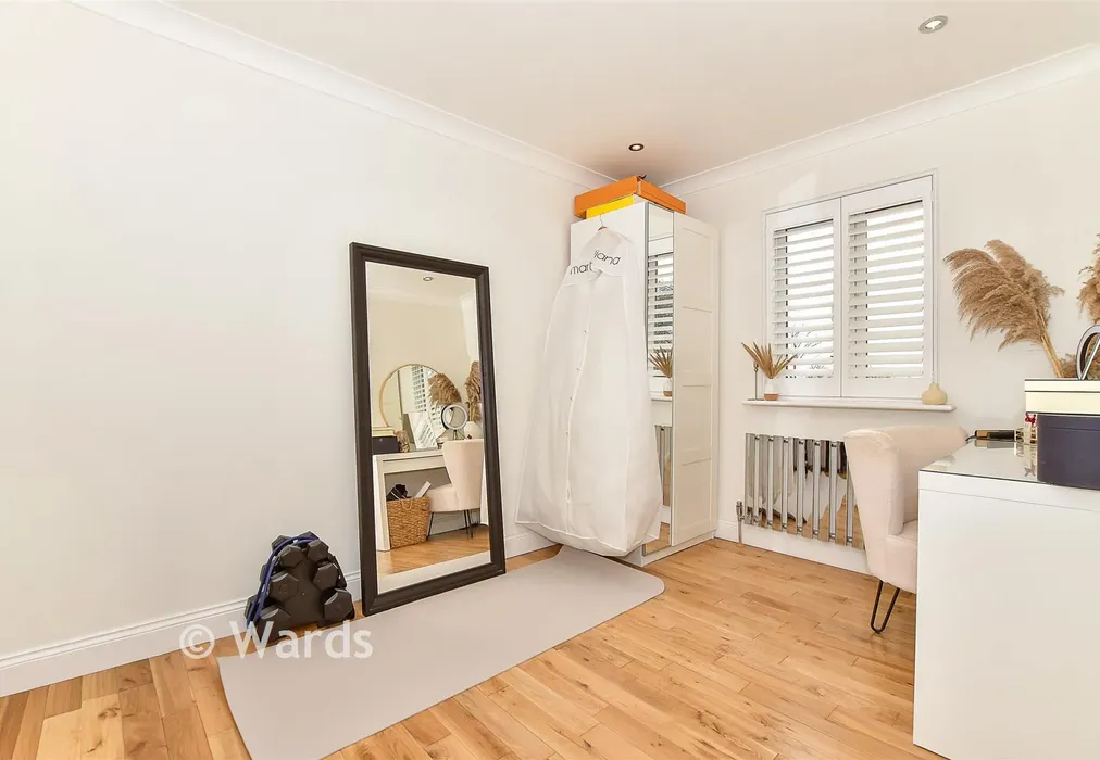 Bedroom 2 - Burdens, Headcorn, Ashford, Kent - Wards of Kent