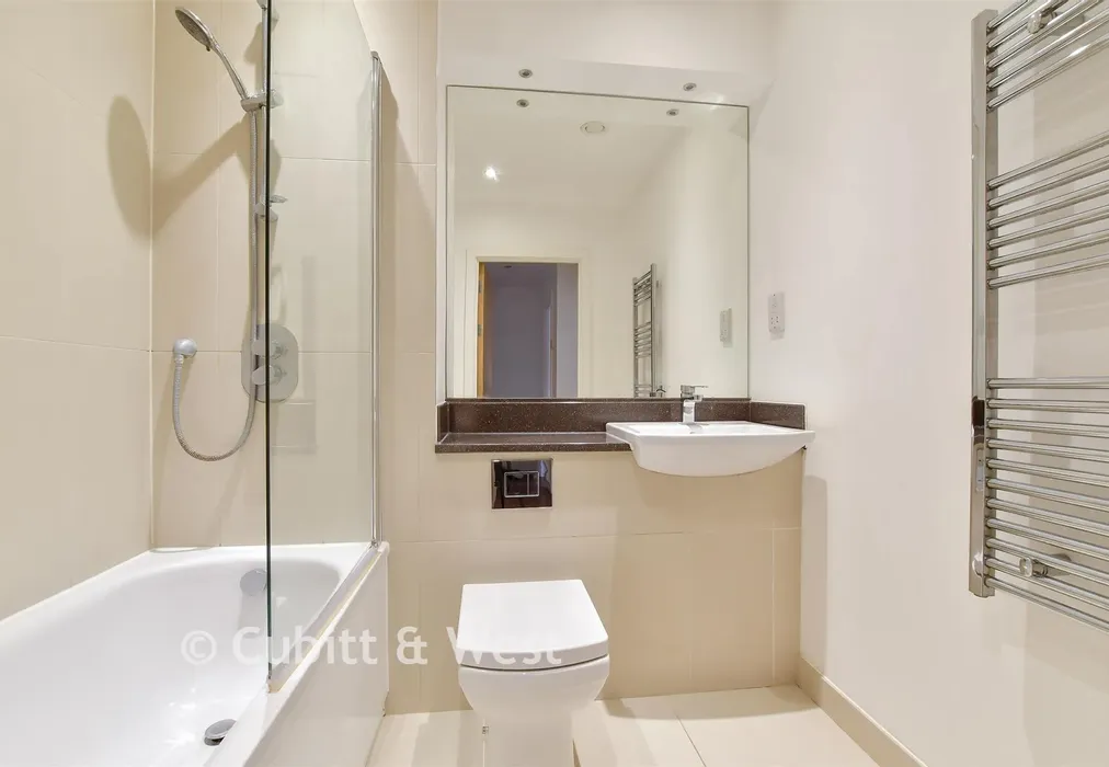 Bathroom - The Causeway, Goring-By-Sea, Worthing, West Sussex - Wards of Kent