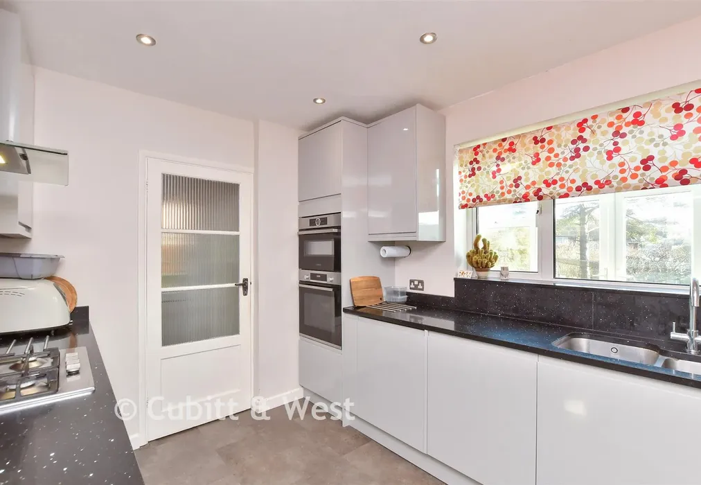 Kitchen - Falmer Road, Woodingdean, Brighton, East Sussex - Wards of Kent